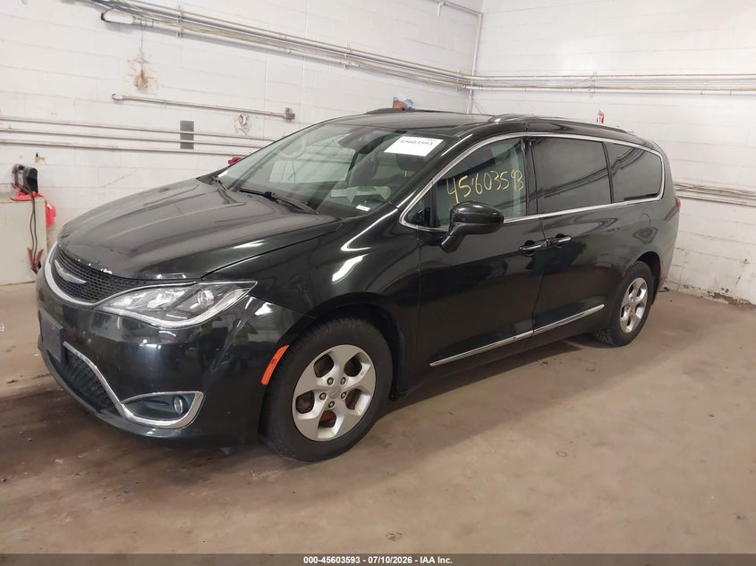 2017 Chrysler Pacifica Touring-L Plus 2C4RC1EG3HR835828 photo 1