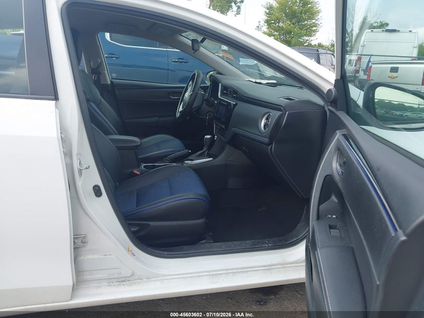2017 TOYOTA COROLLA auction photo 5