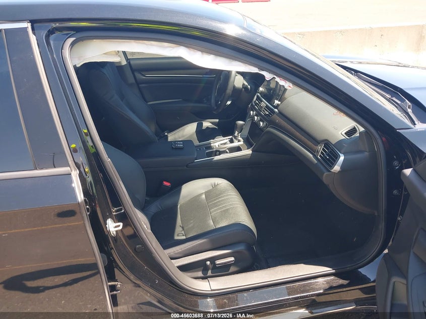 2018 HONDA ACCORD auction photo 5