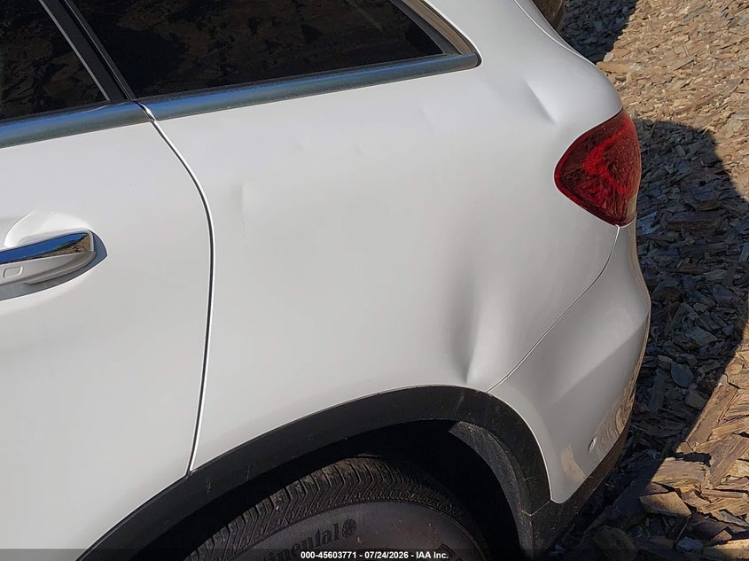 2021 MERCEDES-BENZ GLC 300 auction photo 6