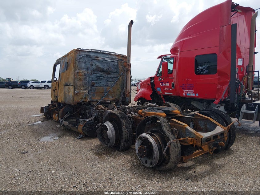 2012 VOLVO VN auction photo 3