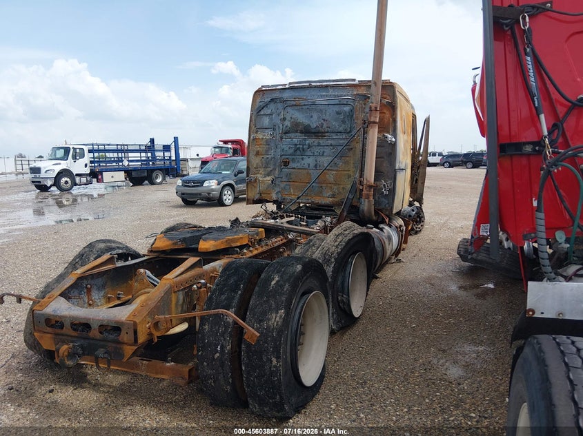 2012 VOLVO VN auction photo 4