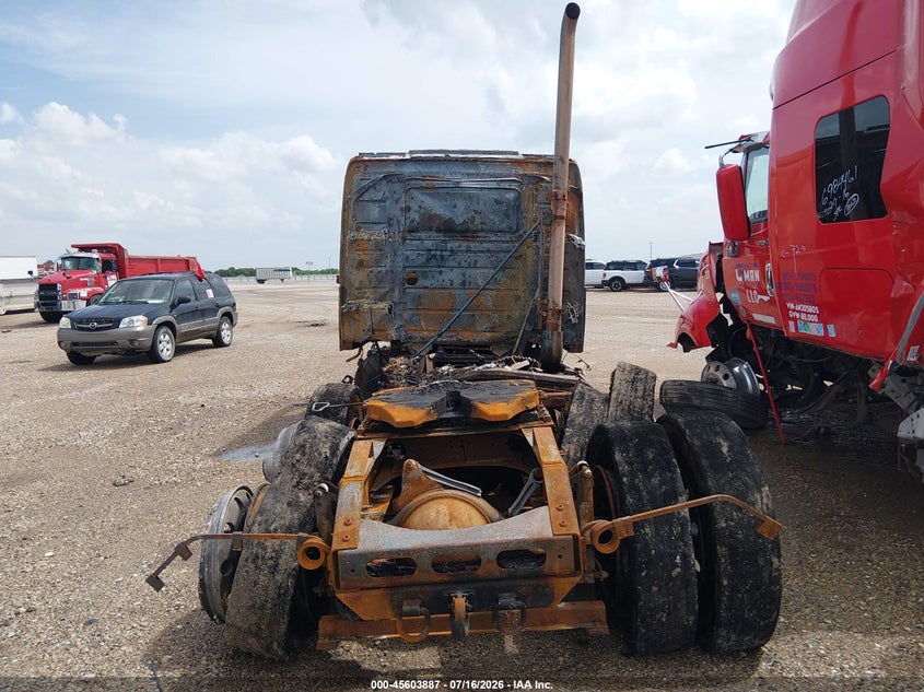 2012 VOLVO VN auction photo 8