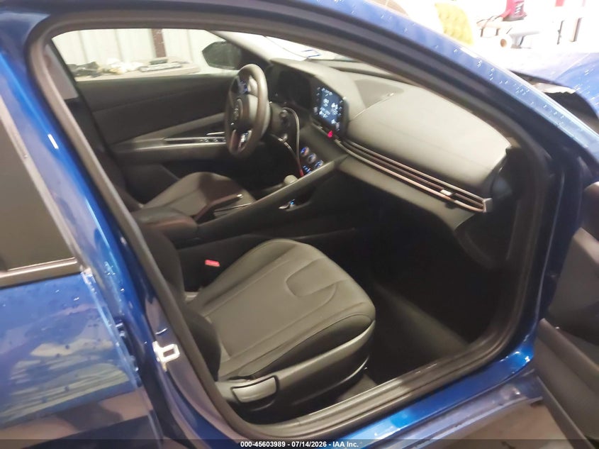 2022 HYUNDAI ELANTRA auction photo 5