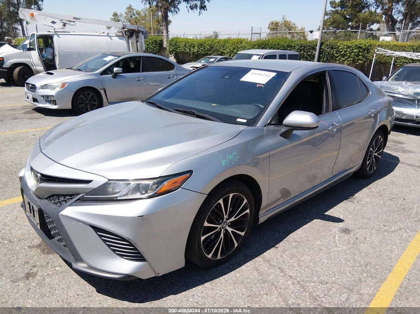 2018 Toyota Camry Se 4T1B11HK0JU657498 photo 1