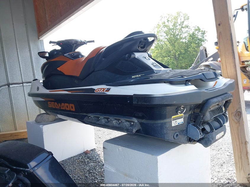 2015 SEADOO GTX 155 auction photo 3