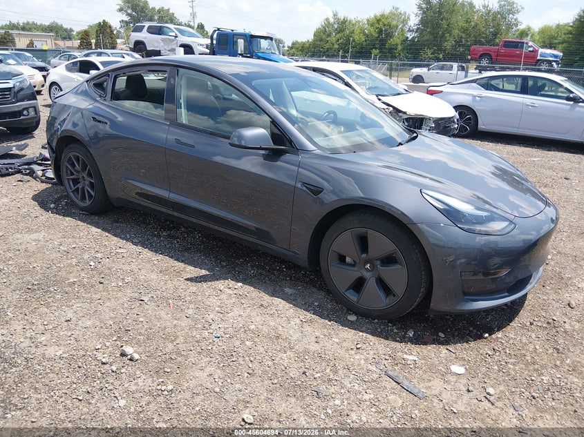 TESLA MODEL 3 - zdjęcie 1