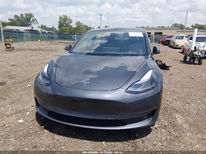 TESLA MODEL 3 - zdjęcie 13