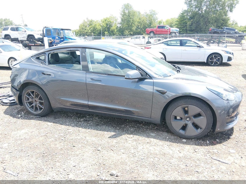TESLA MODEL 3 - zdjęcie 14