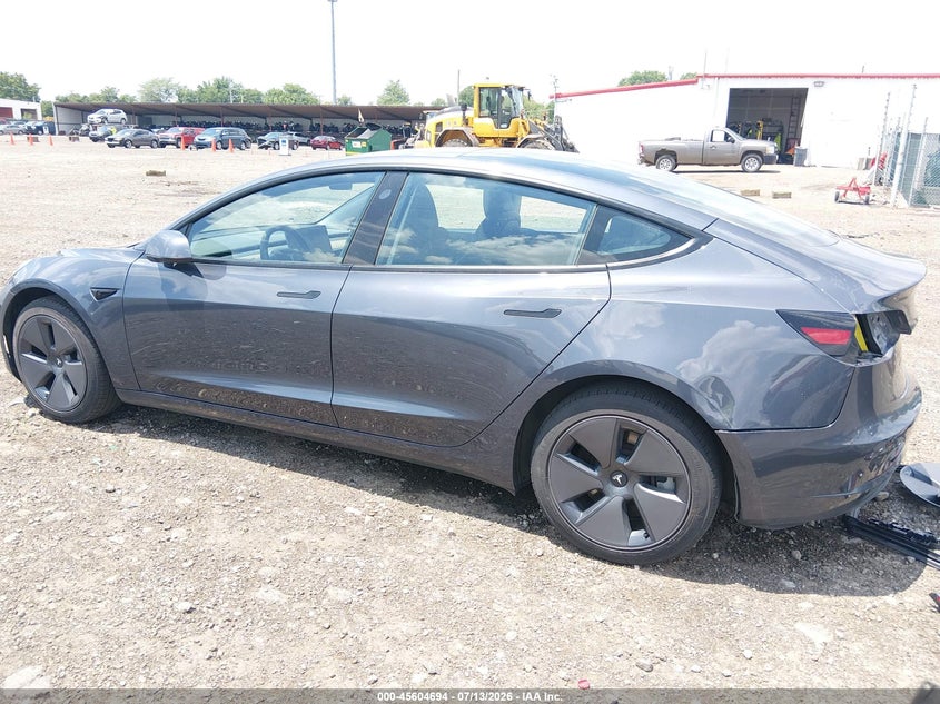 TESLA MODEL 3 - zdjęcie 15