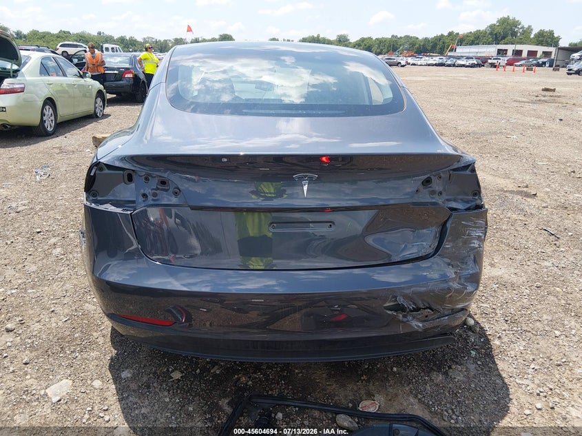 TESLA MODEL 3 - zdjęcie 17