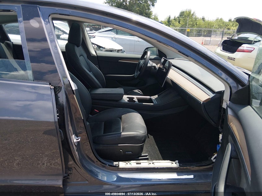 TESLA MODEL 3 - zdjęcie 5