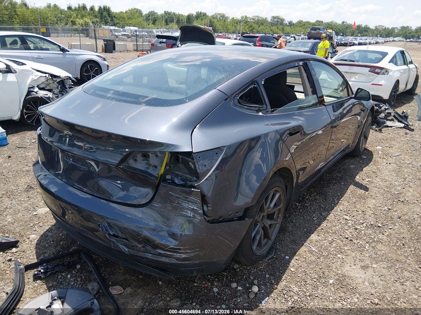 TESLA MODEL 3 - zdjęcie 6