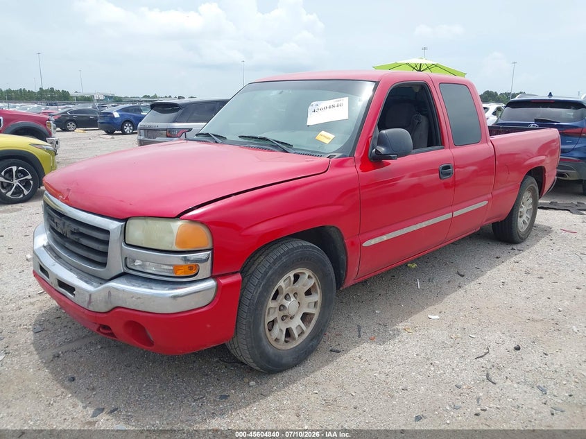 2005 GMC Sierra, Front End, IAAI, VIN 1GTEC19V15Z319234 — photo 2