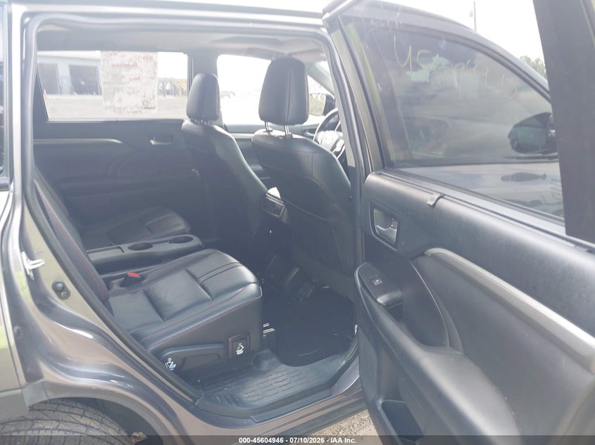 TOYOTA HIGHLANDER - zdjęcie 8