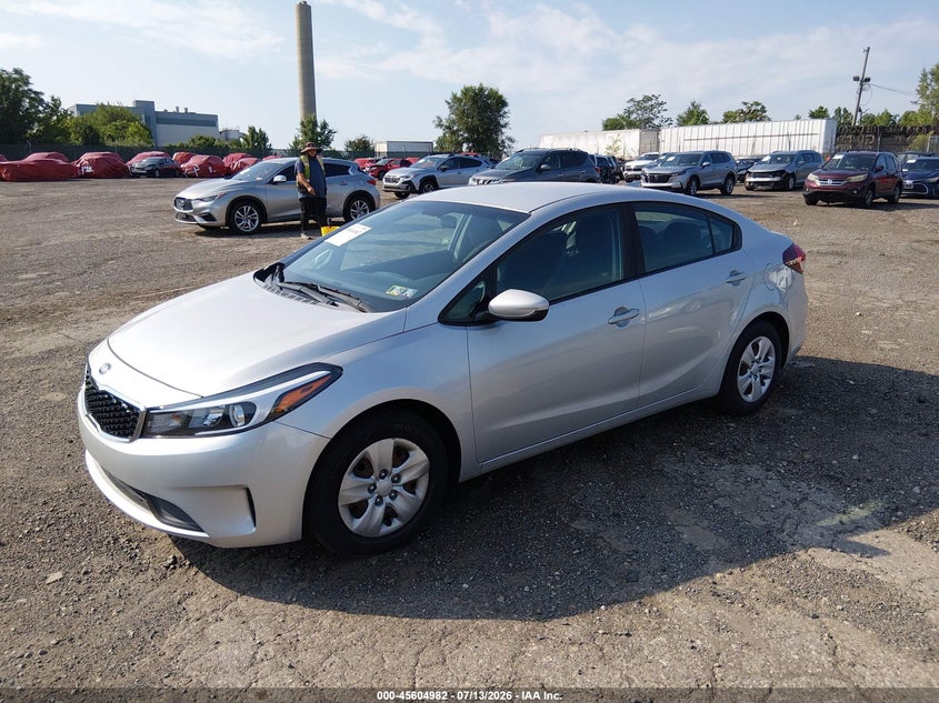 2018 Kia Forte, Right Front, IAAI, VIN 3KPFL4A76JE248413 — photo 2