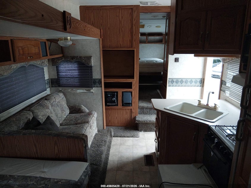 2003 KEYSTONE COUGAR 281EFS 5TH WHL TRAVEL TRAILER auction photo 5
