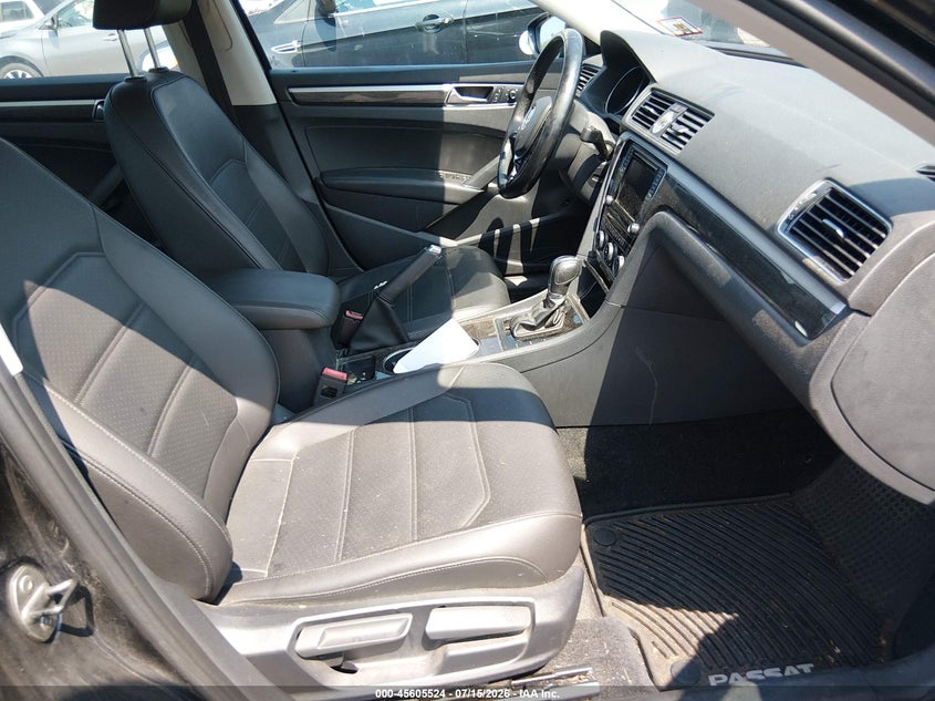 2017 VOLKSWAGEN PASSAT auction photo 5