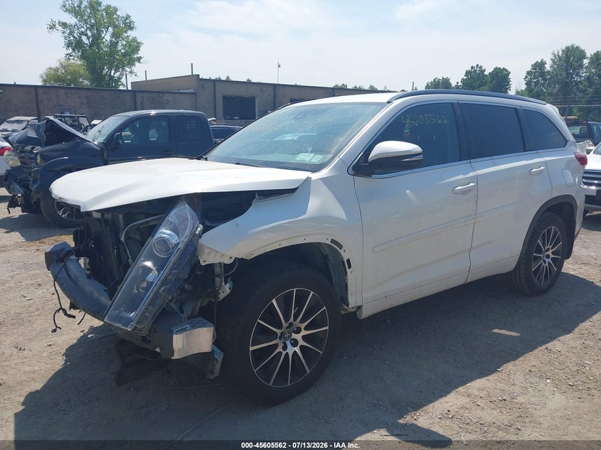 2017 TOYOTA HIGHLANDER auction photo 2