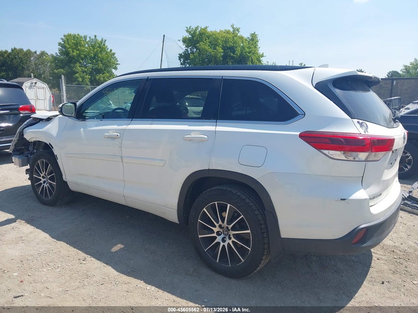 2017 TOYOTA HIGHLANDER auction photo 3