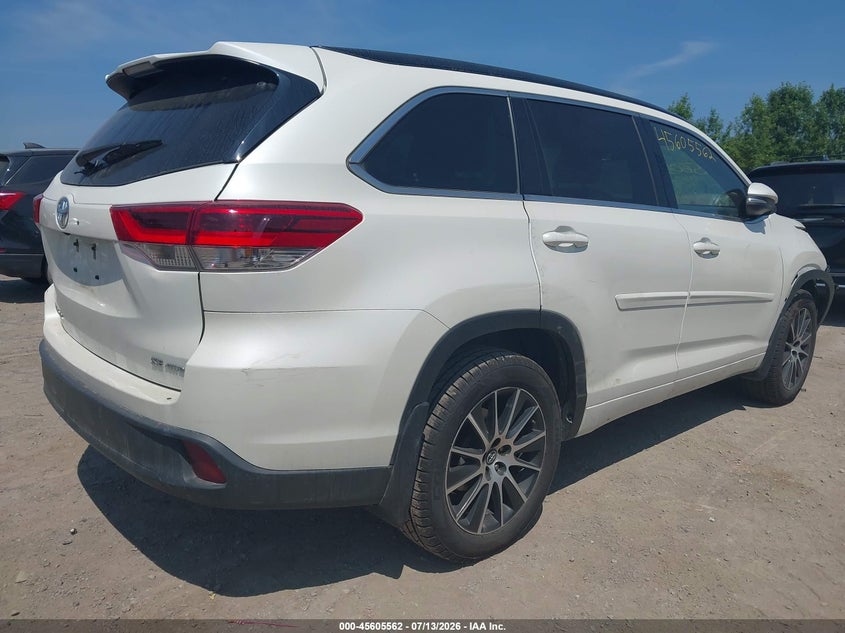 2017 TOYOTA HIGHLANDER auction photo 4