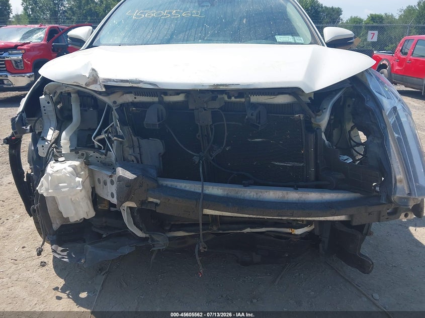 2017 TOYOTA HIGHLANDER auction photo 6
