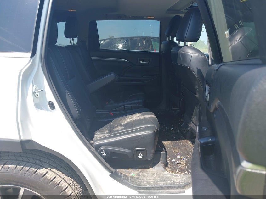 2017 TOYOTA HIGHLANDER auction photo 8