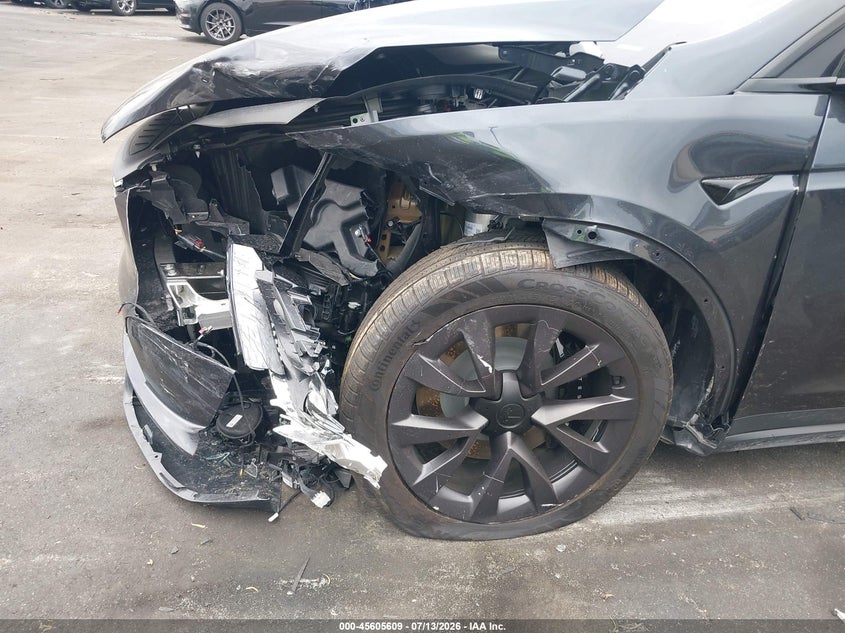 2025 Tesla Model X Long Range VIN: 7SAXCDE52SF470927 Lot: 45605609