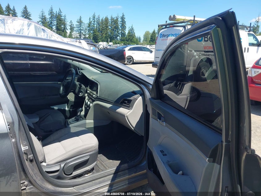 2019 HYUNDAI ELANTRA auction photo 5