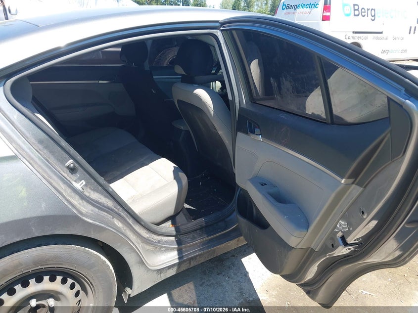 2019 HYUNDAI ELANTRA auction photo 8
