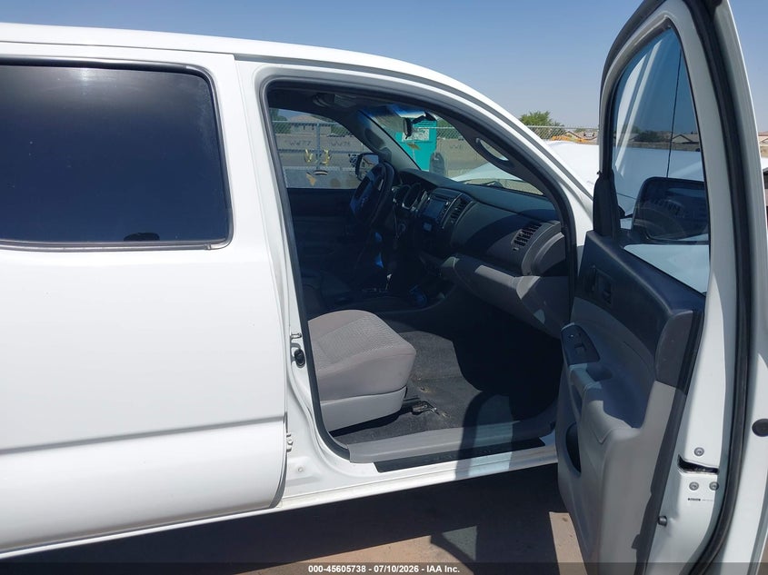 2015 TOYOTA TACOMA auction photo 5