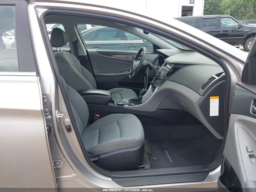 2013 HYUNDAI SONATA HYBRID auction photo 5