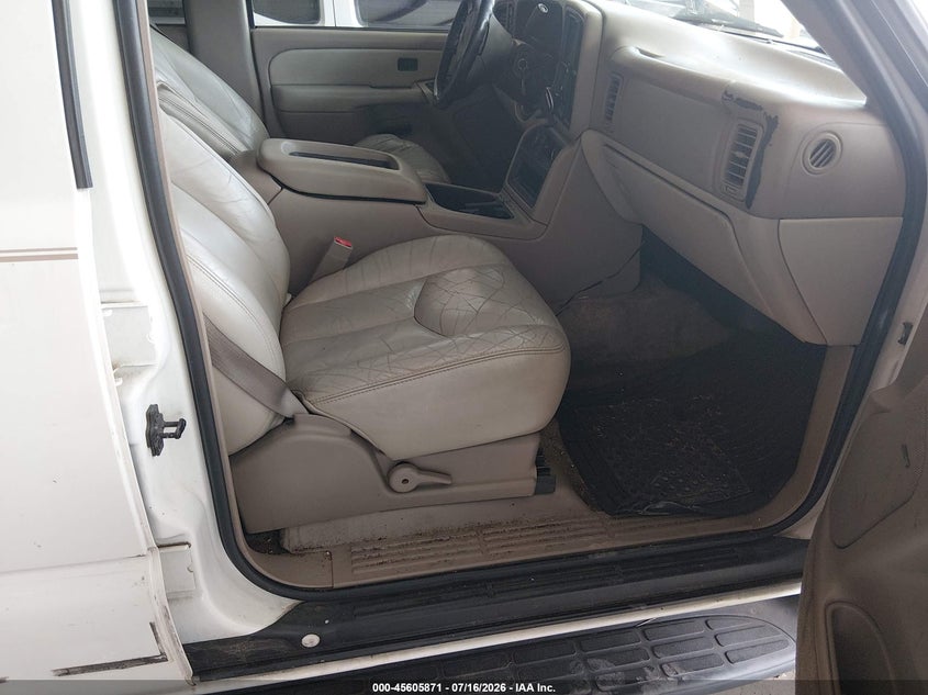 2003 GMC YUKON auction photo 5
