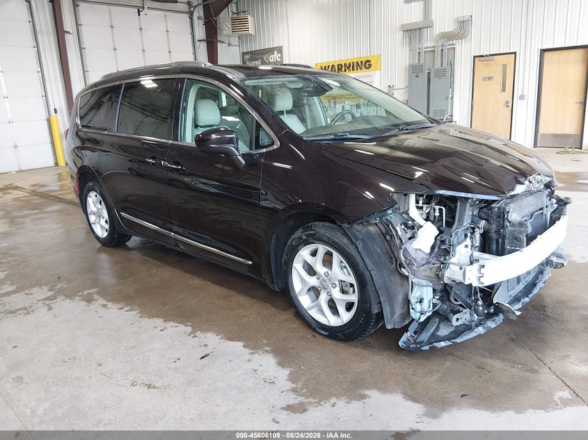 Vin: 2c4rc1eg2hr570691, lot: 46104532, chrysler pacifica touring-l plus 2017 img_1
