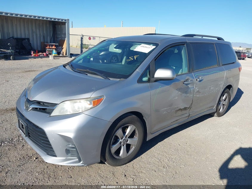 2018 Toyota Sienna, Левый бок, IAAI, VIN 5TDKZ3DCXJS926697 — фото 2