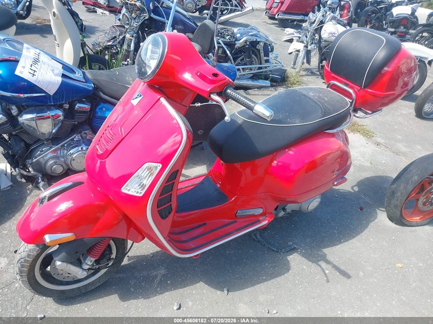 2010 VESPA GTS auction photo 2