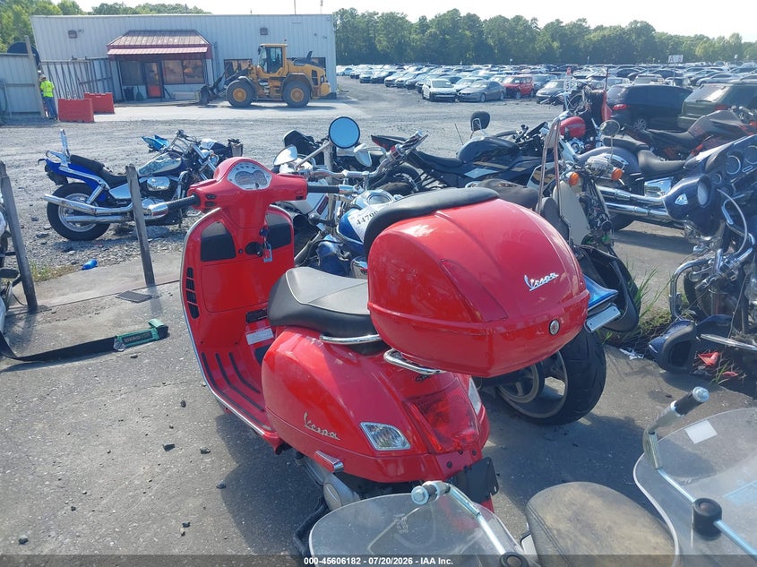 2010 VESPA GTS auction photo 3