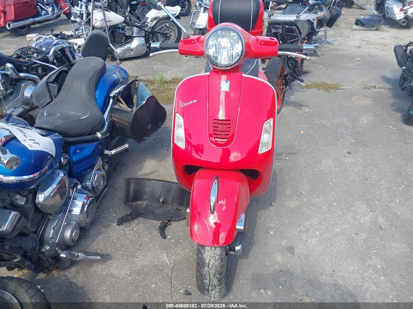 2010 VESPA GTS auction photo 5
