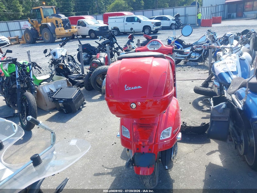 2010 VESPA GTS auction photo 6
