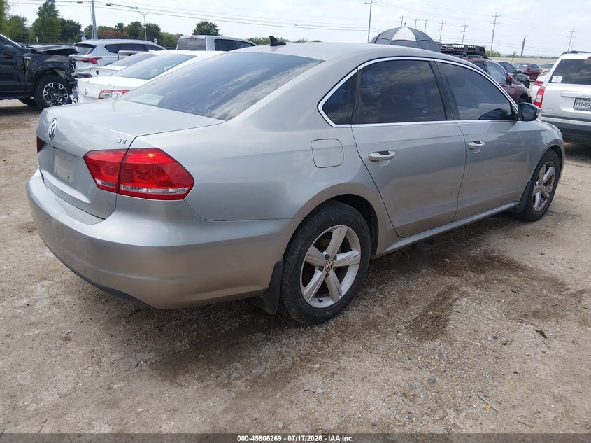 2013 VOLKSWAGEN PASSAT auction photo 4