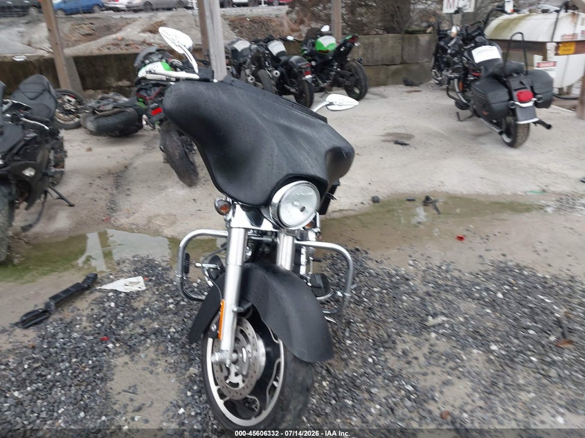 2011 Harley-Davidson Flhx VIN: 1HD1KB41XBB675843 Lot: 45606332