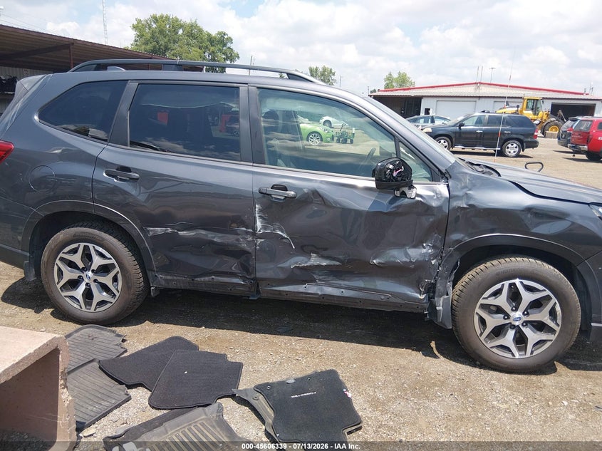 2020 SUBARU FORESTER auction photo 6