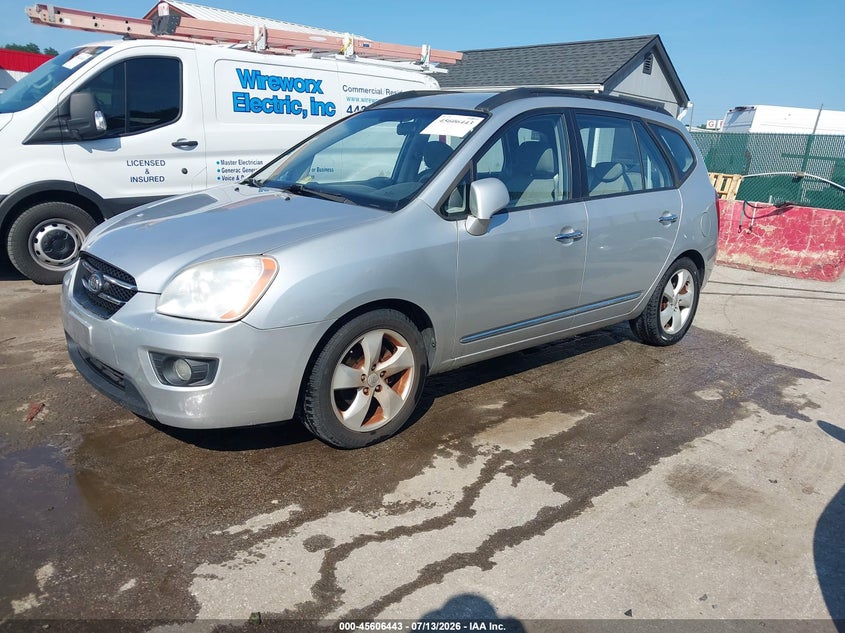 2008 Kia Rondo, Right Front, IAAI, VIN KNAFG525387199444 — photo 2