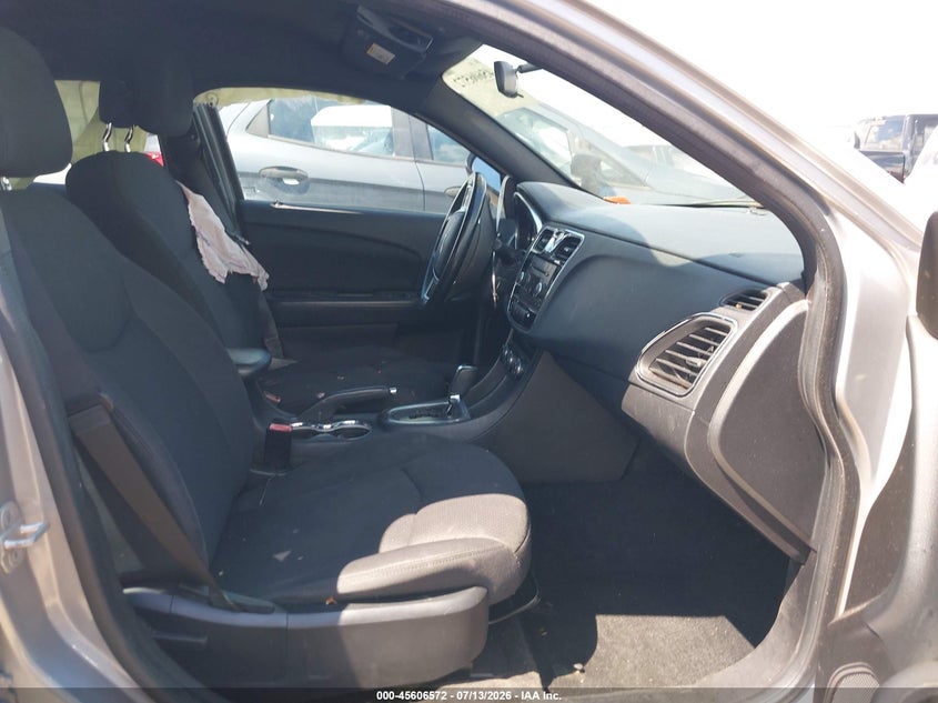 2014 CHRYSLER 200 auction photo 5