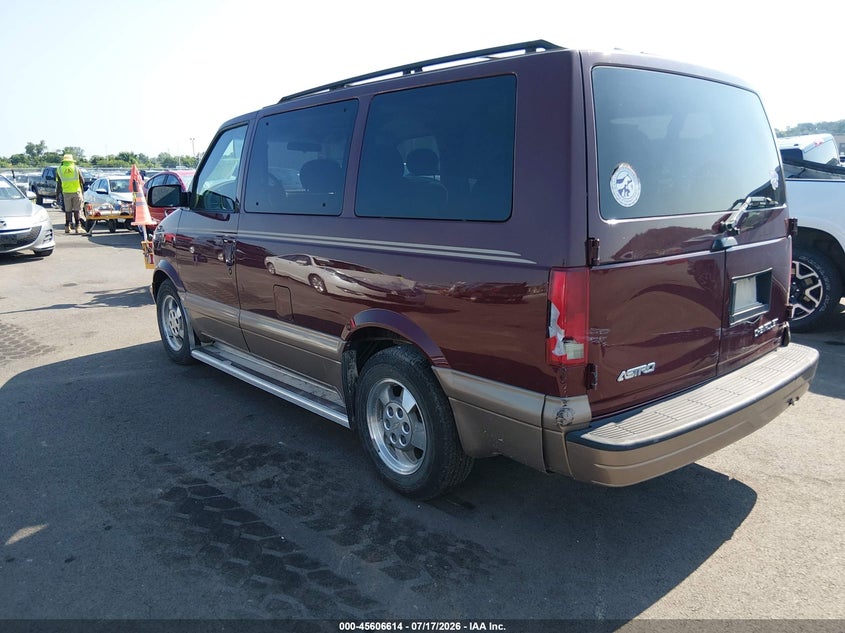 2003 CHEVROLET ASTRO PASSENGER auction photo 3