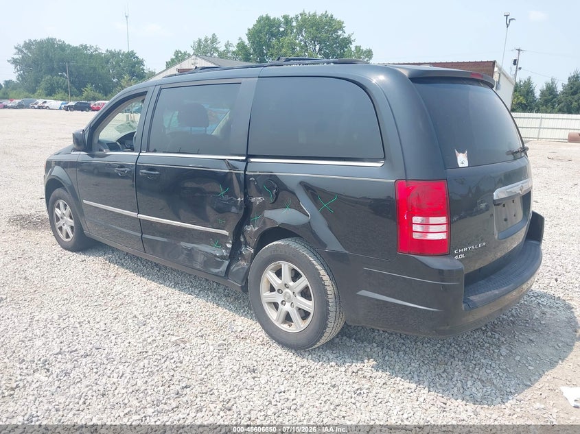 2010 CHRYSLER TOWN & COUNTRY auction photo 3