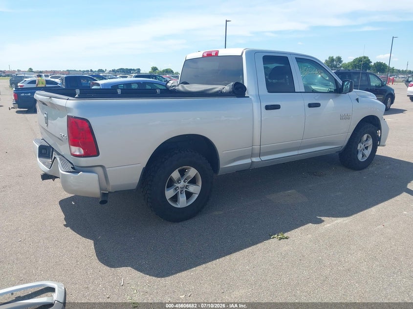 Vin: 1c6rr7fgxhs702666, lot: 46105105, ram 1500 express  4x4 6'4 box 20174