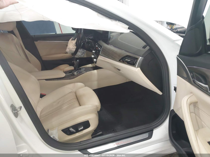 Фото 5 - BMW 540I