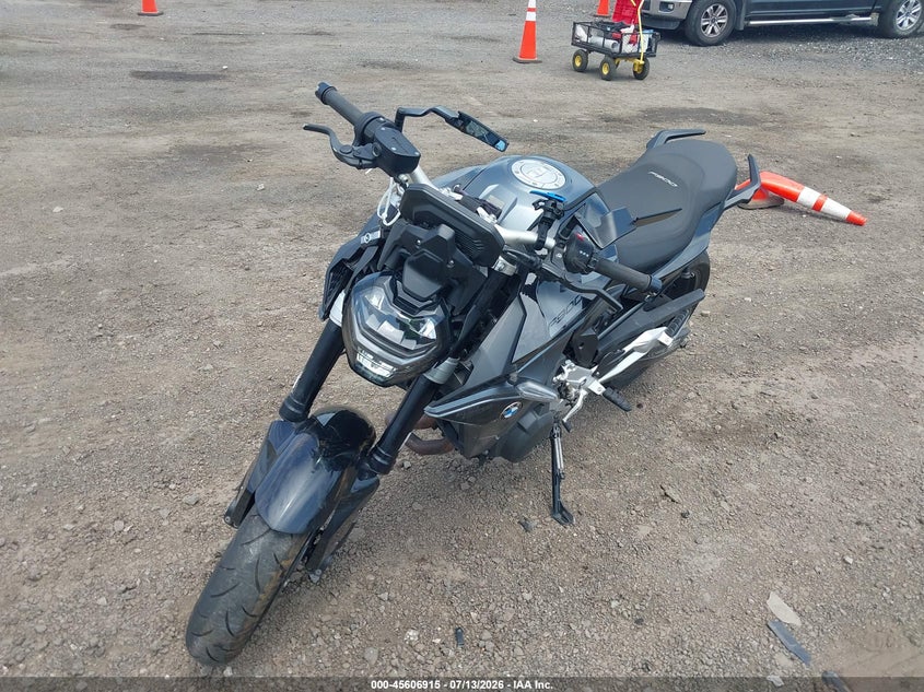 2024 BMW F 900 auction photo 2