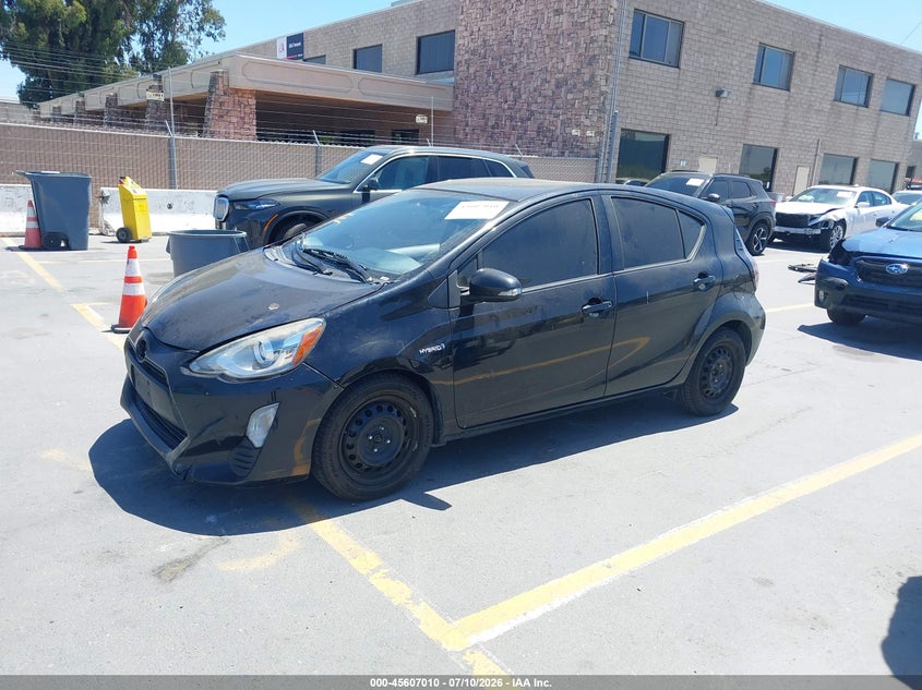 2016 TOYOTA PRIUS C auction photo 2